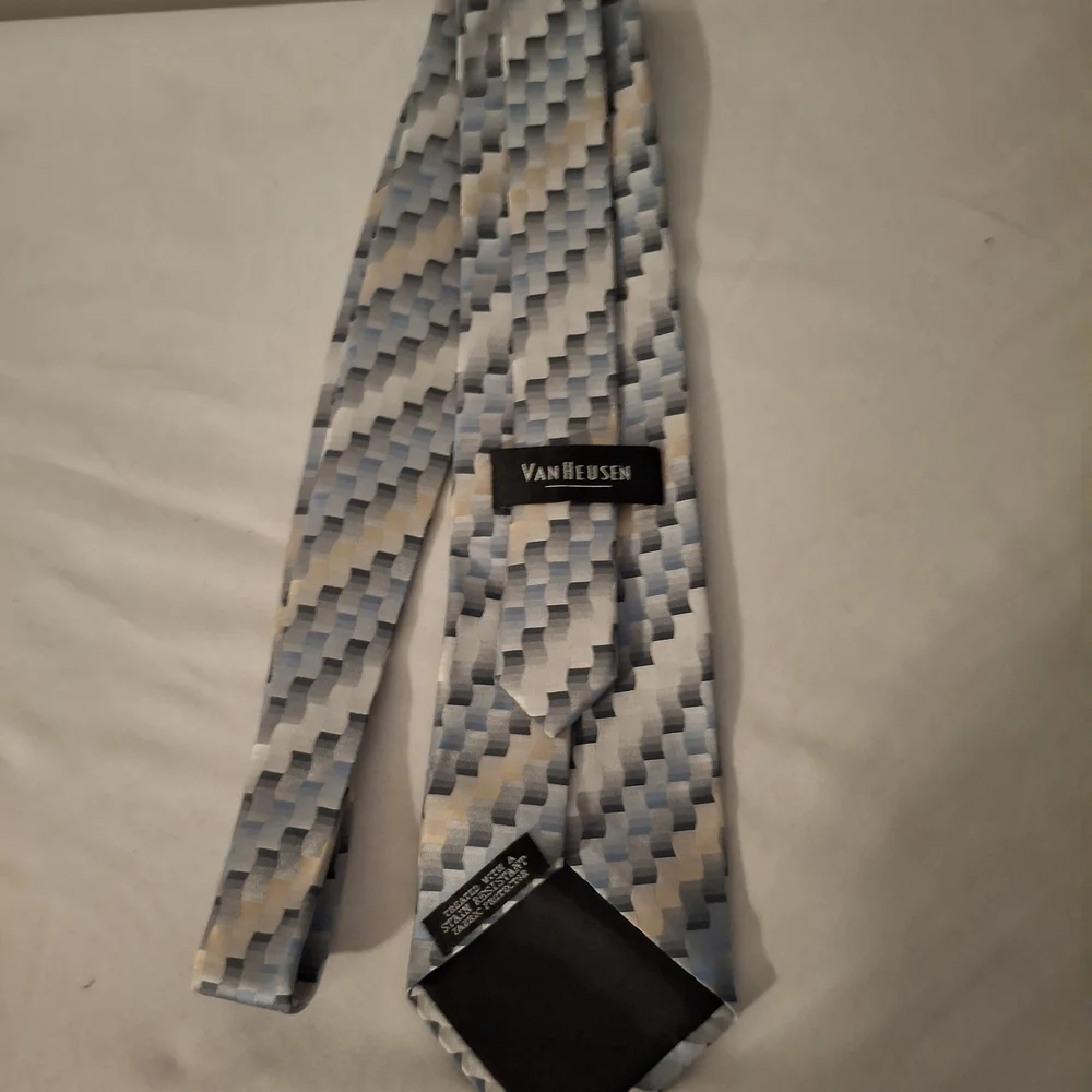 Van Heusen Wavy Pattern Tie in Blue and Cream